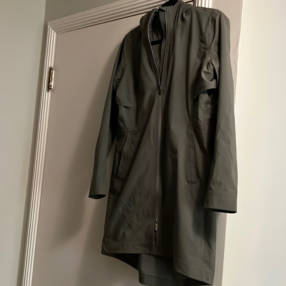 Lululemon Hooded Rebel Rain Jacket